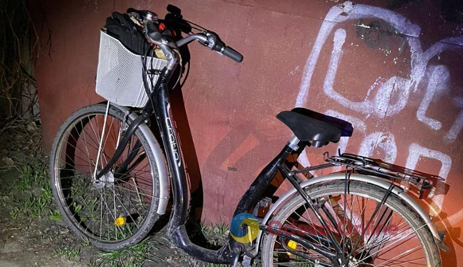В Одессе вор угнал велосипед на глазах у владелицы