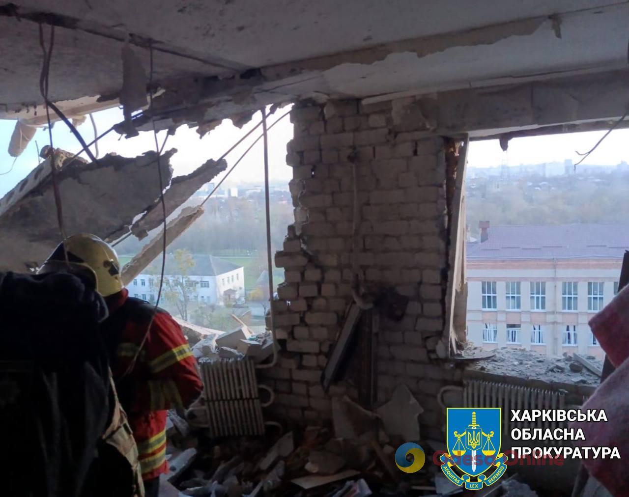 Внаслідок нічної російської атаки по Харкову загинули троє рятувальників та цивільна жінка