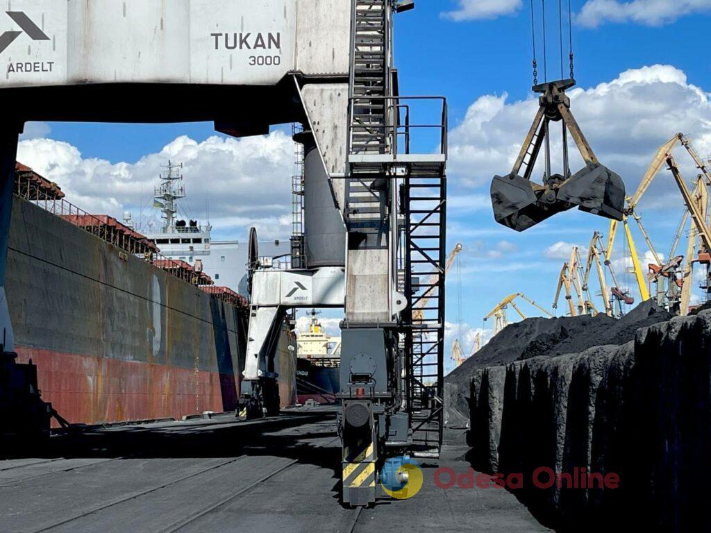 З порту «Південний» вийшло судно з рекордним обсягом вантажу (фото)