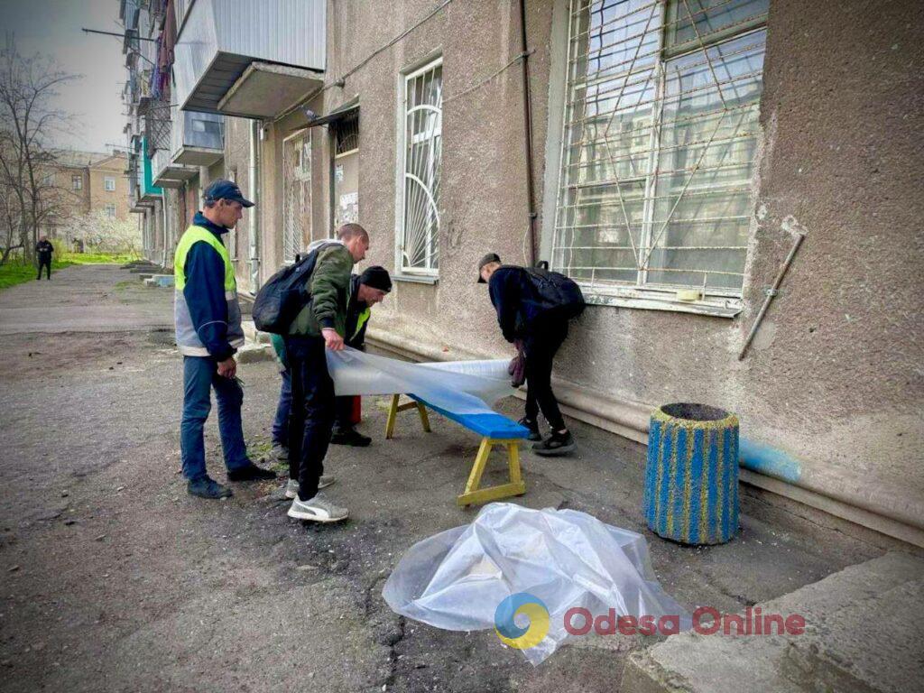 Ракетний удар по Одесі: у постраждалому районі підраховують биті вікна