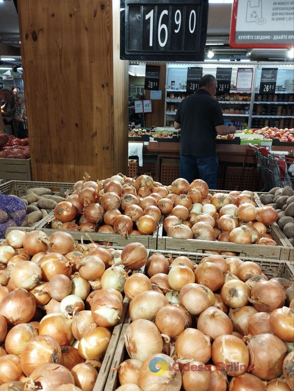 Курка, молоко та яйця: огляд цін в одеських супермаркетах