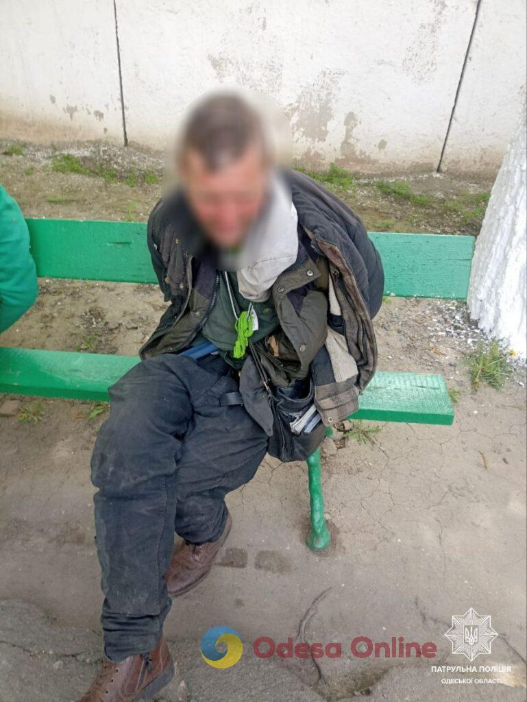 В Одесі затримали неадеквата, який погрожував ножем перехожим