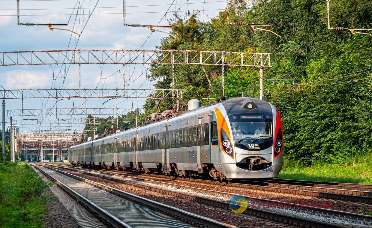 “Укрзалізниця” в тестовому режимі повертає до Одеси поїзд Інтерсіті+