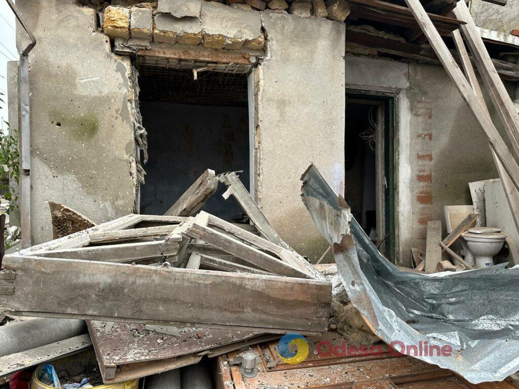 Последствия утреннего «прилета»: выбитые окна, сорванные крыши (фоторепортаж)