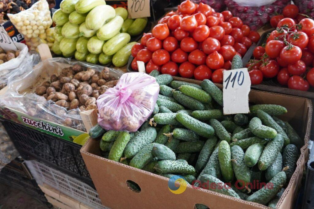 Полуниця, картопля та сало: суботні ціни на одеському Привозі