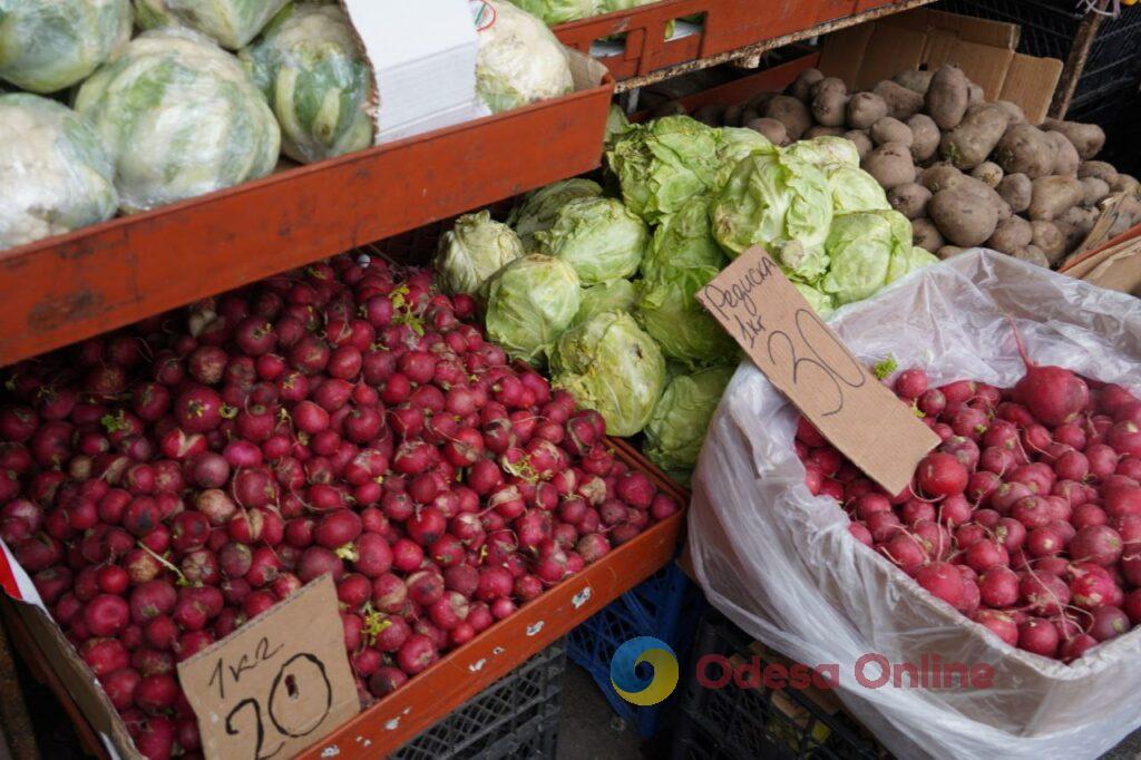 Клубника, картофель и сало: субботние цены на одесском Привозе