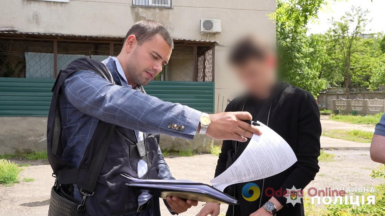 Злоупотребление влиянием: в Одессе задержали госисполнителя
