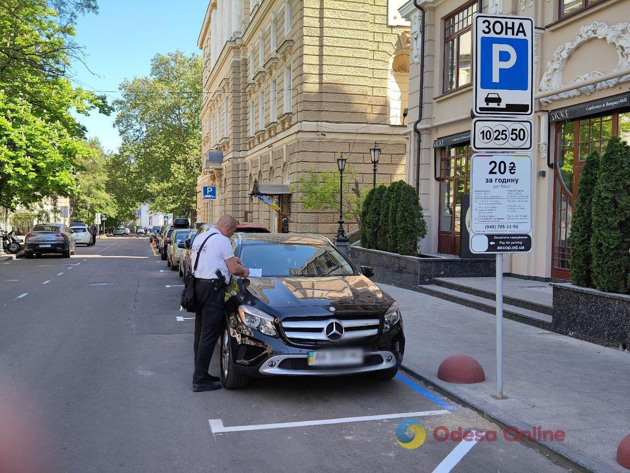 В переулке Чайковского вводится платная парковка