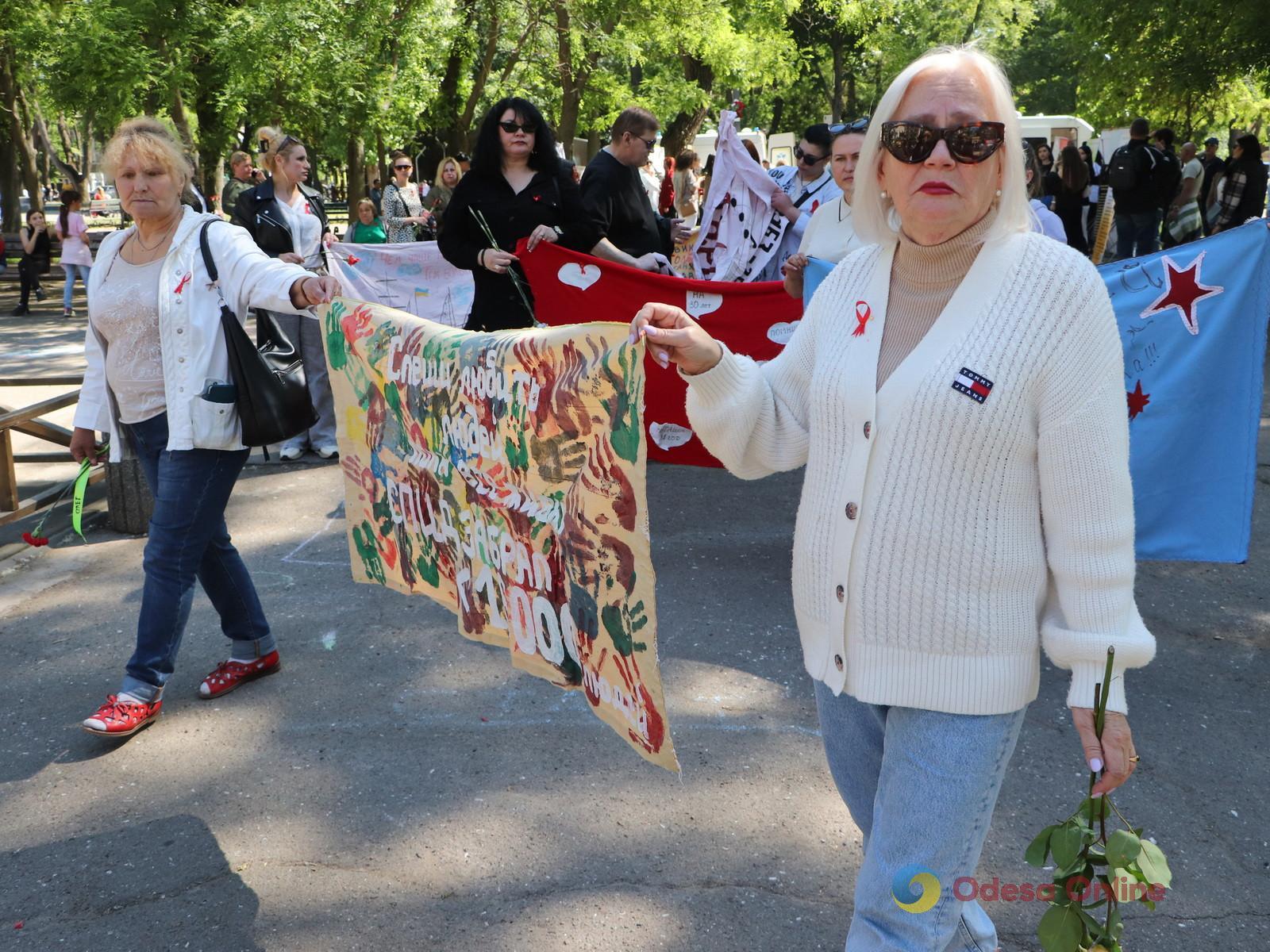 Одеса: у Старобазарному сквері провели акцію пам’яті людей, які померли від СНІДу