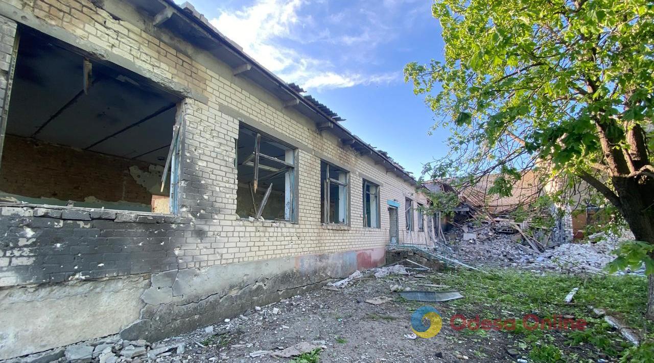 За добу обстрілів на Херсонщині постраждали житлові будинки, знищено склад з зерном
