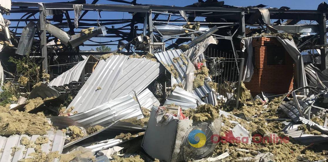 Наслідки ракетної атаки: екологи підрахували збитки від руйнації дистриб’ютерного підприємства в Одесі