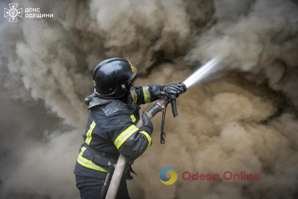 Масштабный пожар в Одессе: в Аэропортовском переулке горел склад с обувью (фото, видео)