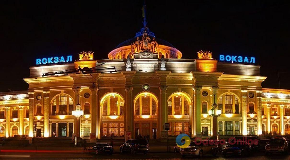 В Одесі і не тільки: «Укрзалізниця» відключила підсвічування п’яти найбільших вокзалів країни