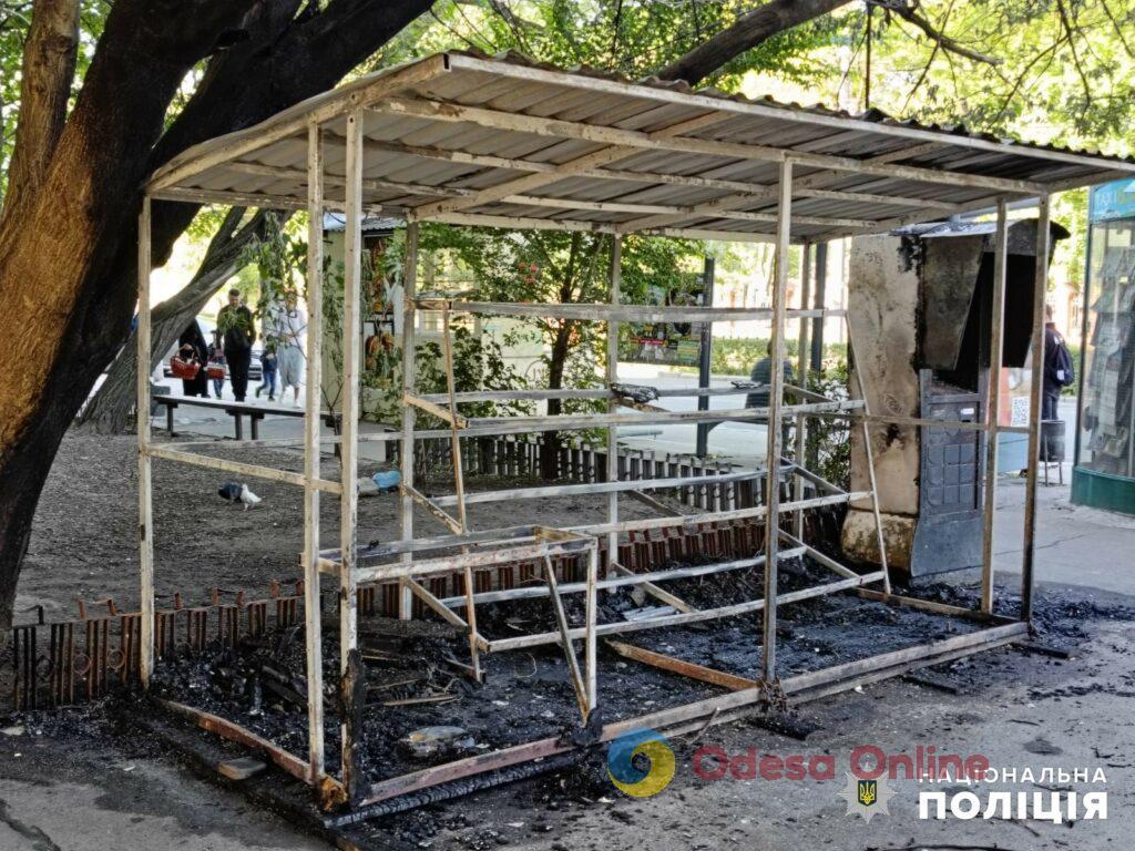 В Одесі чоловік спалив овочевий торговельний павільйон