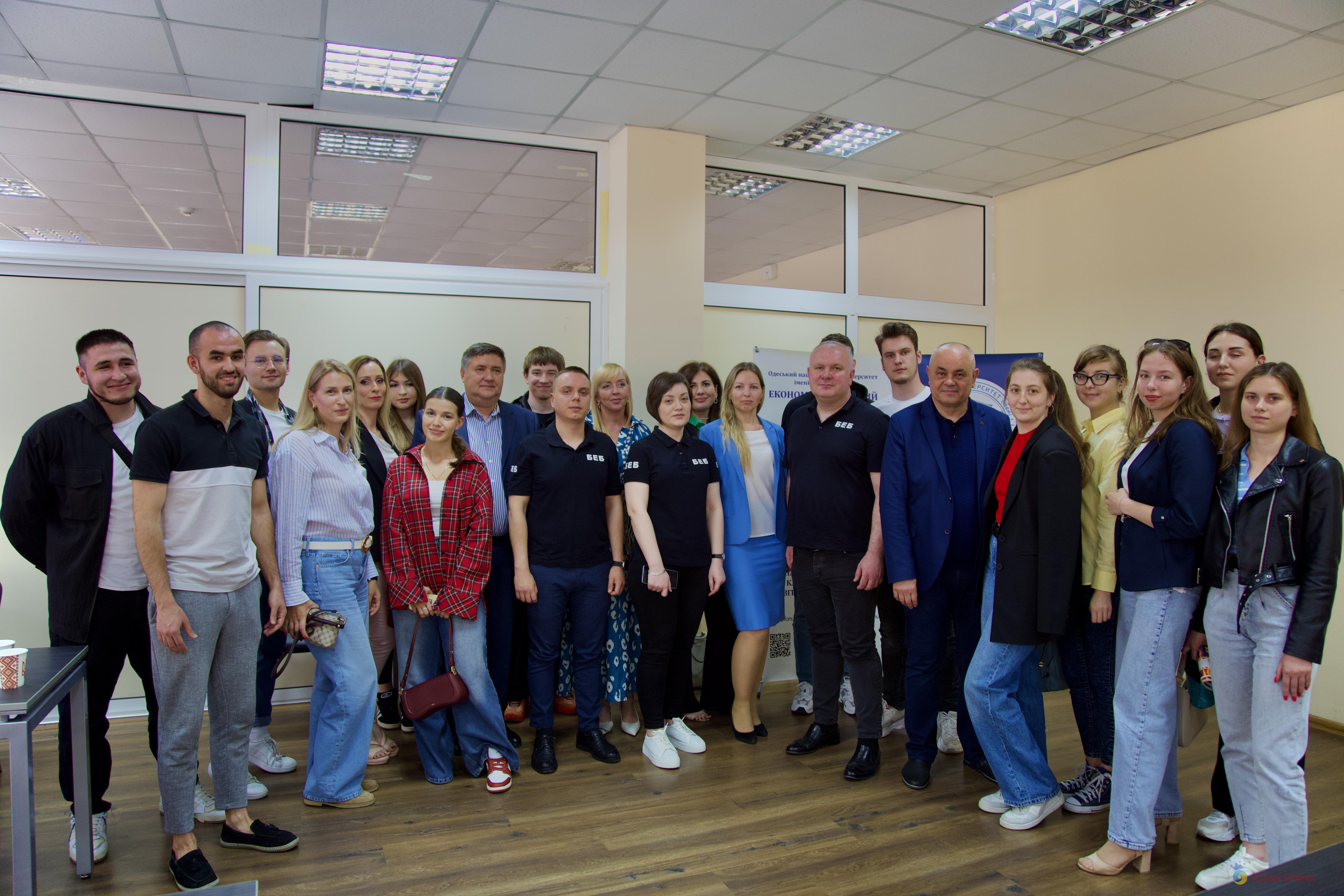 Представники ТУ БЕБ в Одеській області провели зустріч зі студентами економіко-правового факультету ОНУ ім. І.І. Мечникова Представники ТУ БЕБ в Одеській області провели зустріч зі студентами економіко-правового факультету ОНУ ім. І.І. Мечникова