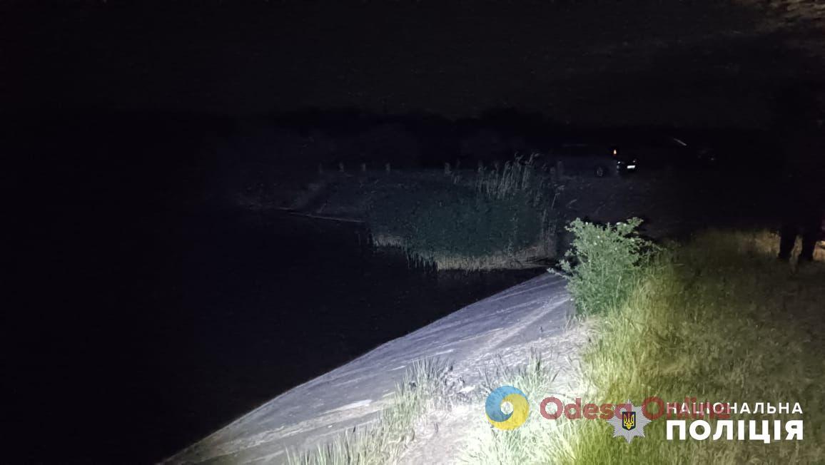 Поскользнулся на плитах дамбы: в Одесской области в пруду утонул семилетний мальчик