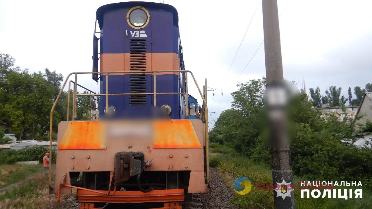 Хотела перебежать железнодорожные пути: в Одессе поезд насмерть сбил женщину
