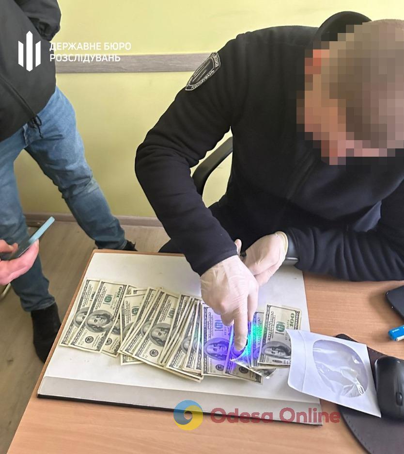 В Одесской области судят чиновника миграционной службы: брал взятки за оформление детям украинского гражданства