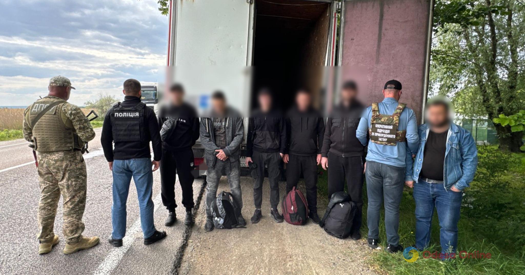 Одесская область: в прицепе грузовика нашли пятерых беглецов из Украины