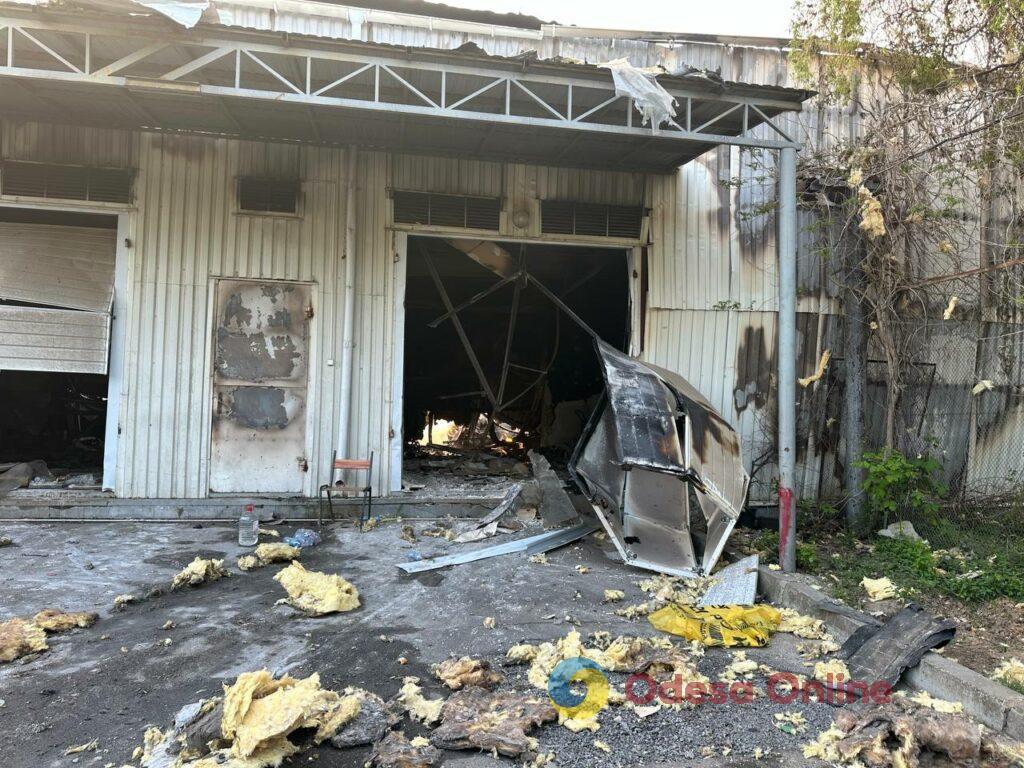 На руинах разбомбленного склада «Новой почты» (фоторепортаж)