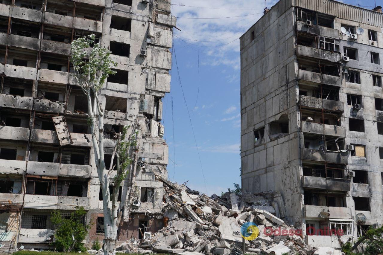 Прифронтовий Оріхів: зруйновані будинки, атмосфера відчуження та незламні люди (фото)