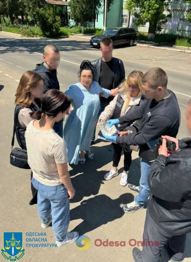 В Одесской области работницу райсуда поймали на коррупции