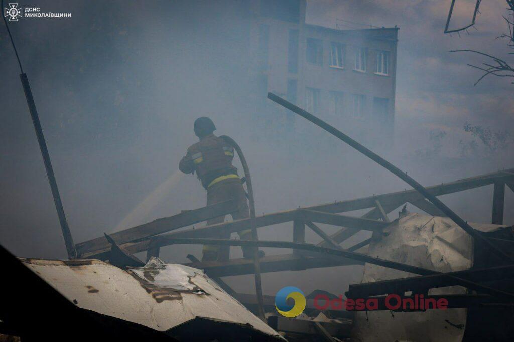 Російська армія вдарила ракетою по Миколаєву, є постраждалі (фото)