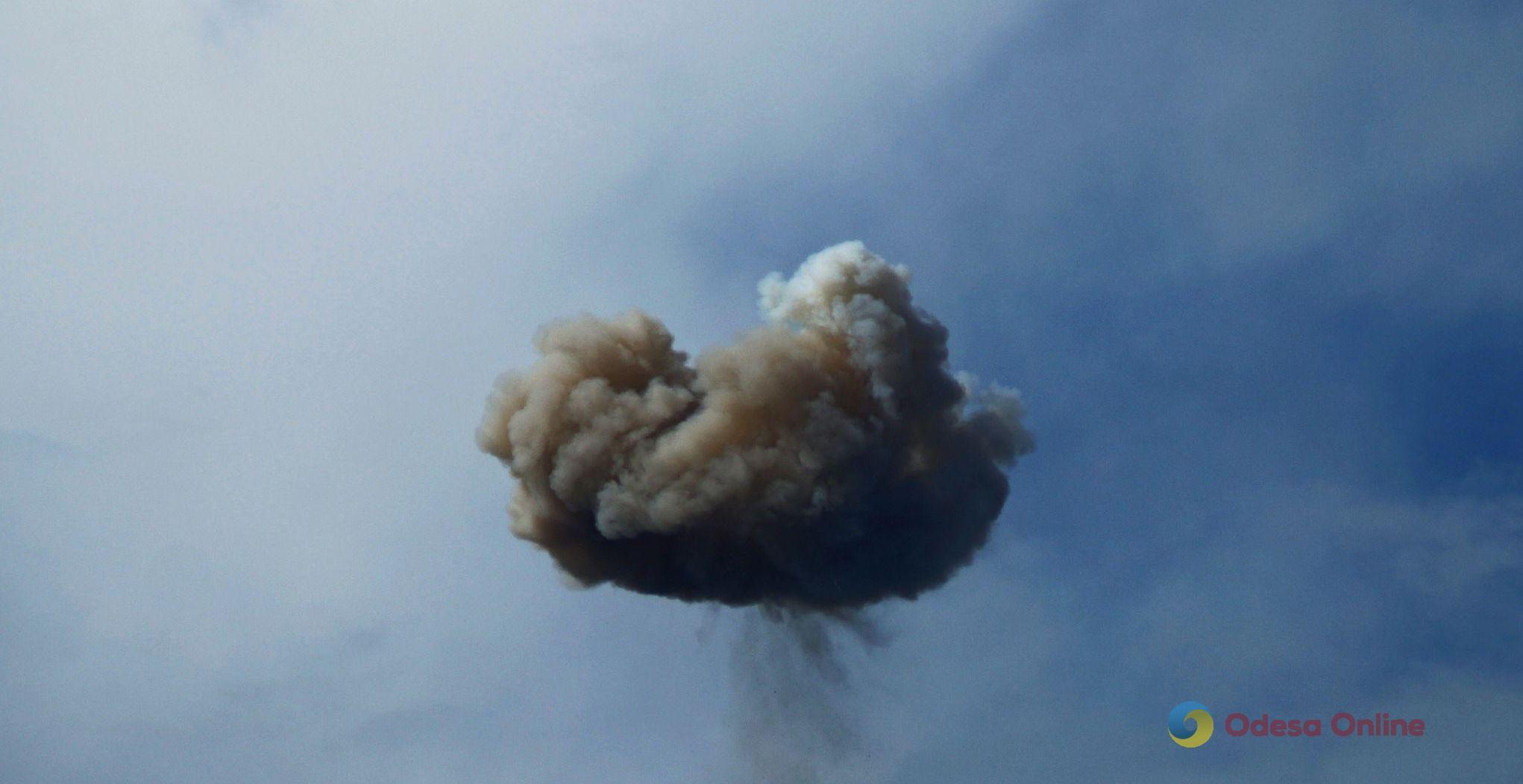 Ракетный удар по Одесской области: количество пострадавших возросло, на месте «прилета» сильный пожар