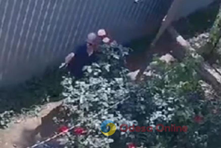 В Одессе задержали мужчину, который стрелял по окнам жилого дома (видео)