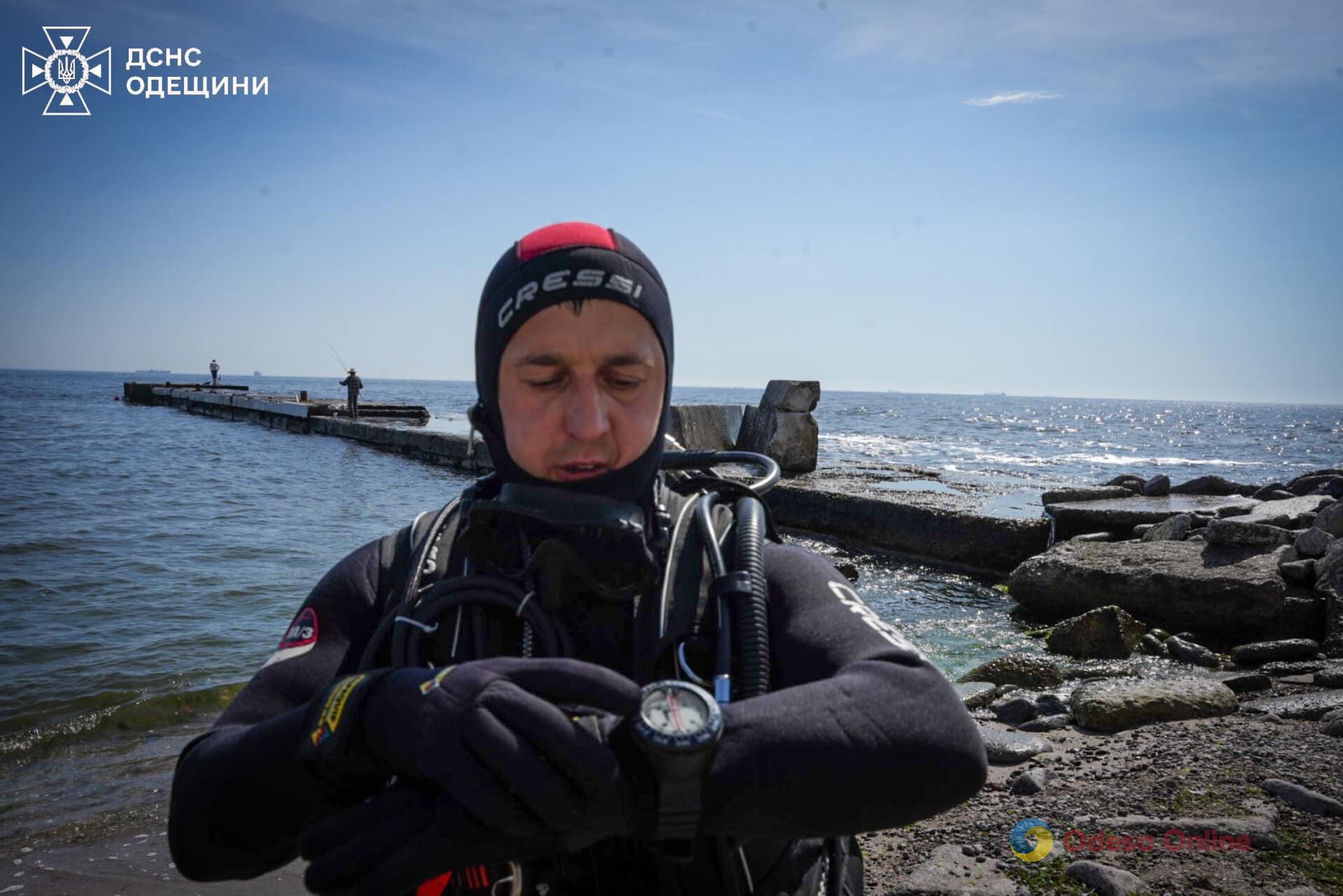 В Одессе девушку смыло с пирса в море – ее тело ищут водолазы