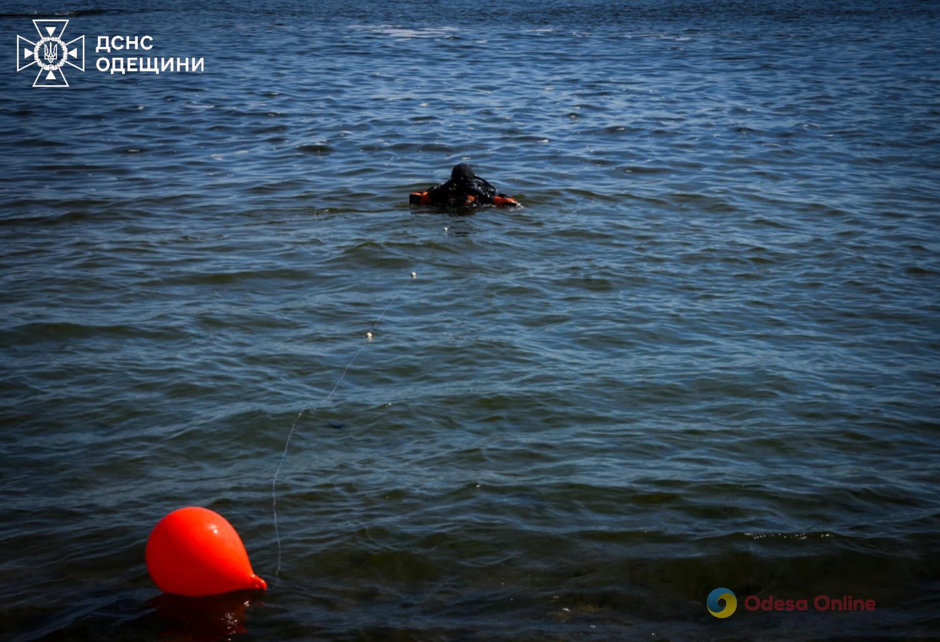 В Одесі дівчину змило з пірса в море – її тіло шукають водолази