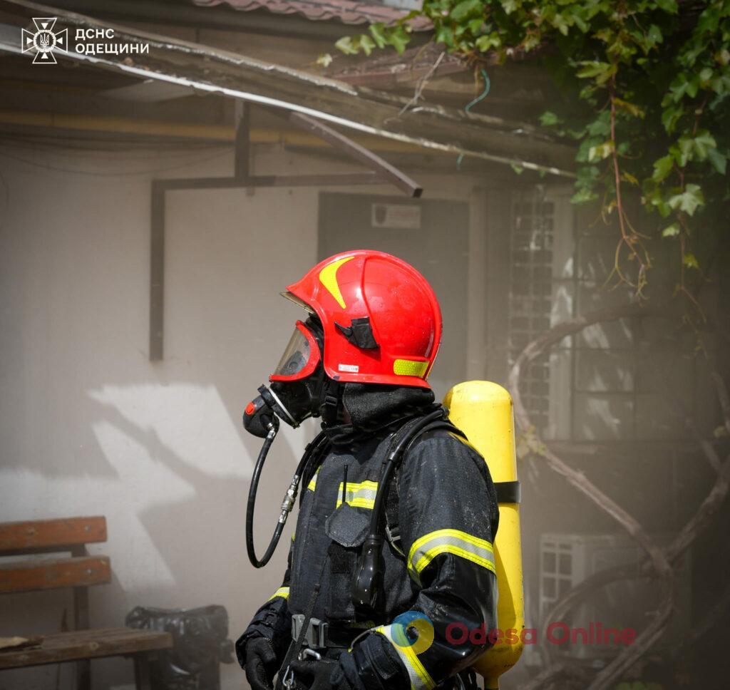 Одесса: в жилом доме на Бунина произошел пожар (фото)