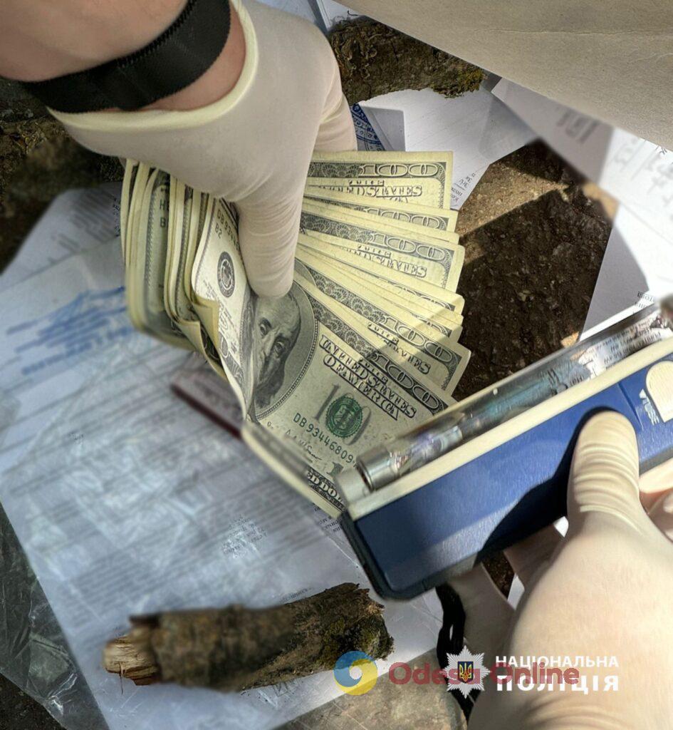 Чотири тисячі доларів — і повістка «скасовується»: в Одесі за хабар затримали працівника ТЦК
