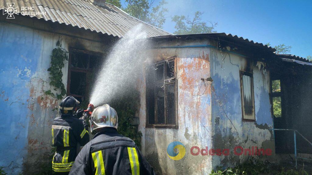В Березовском районе произошел пожар в частном доме, есть пострадавший (фото, видео)
