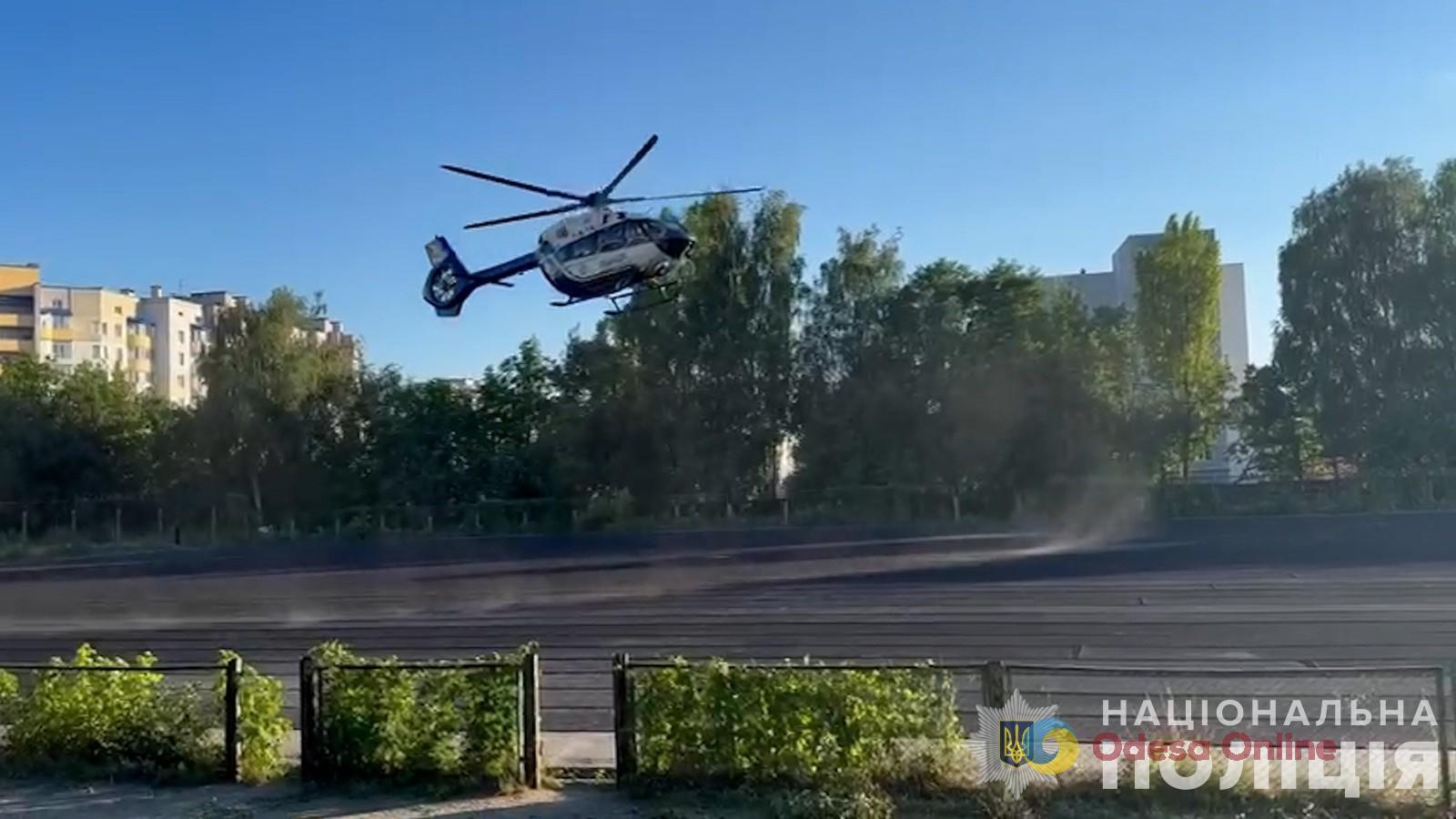 Поліцейські врятували багатодітну мати, доставивши гелікоптером донорське серце з Одеси до Вінниці (фото, відео)