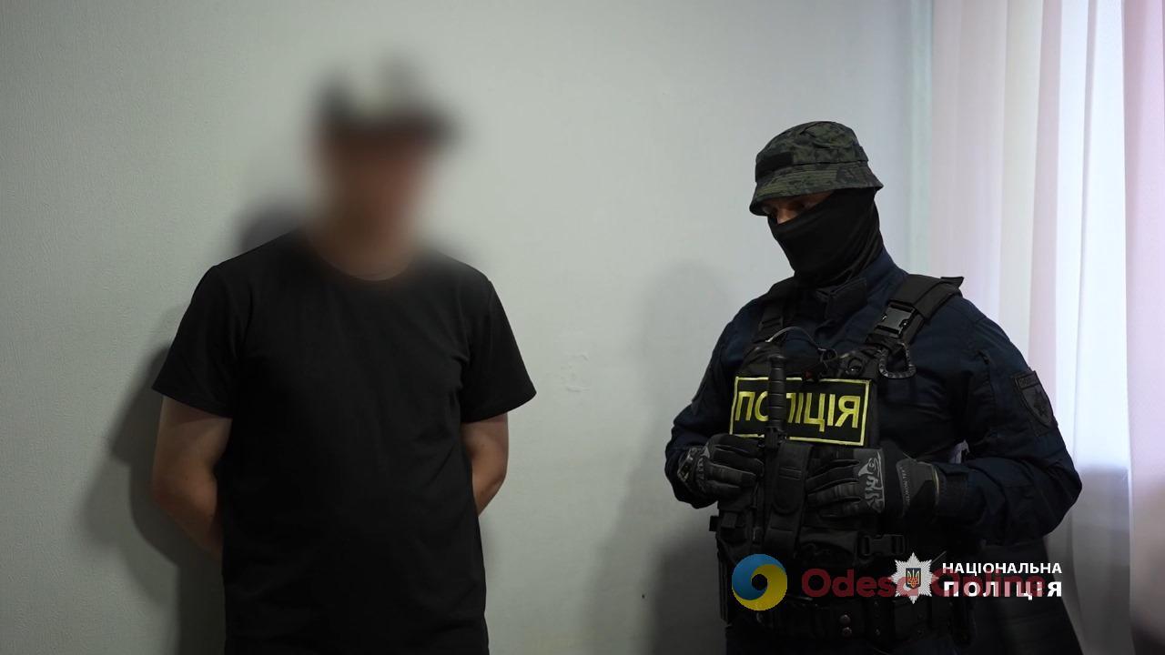 В Одесі службовця одного з ТЦК викрили на вимаганні грошей за зняття авто з військового обліку