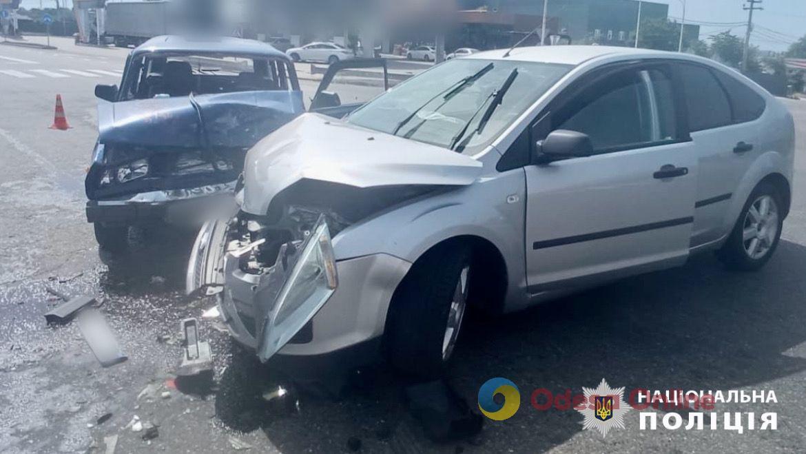 Под Одессой столкнулись Ford и ВАЗ – пострадали три человека