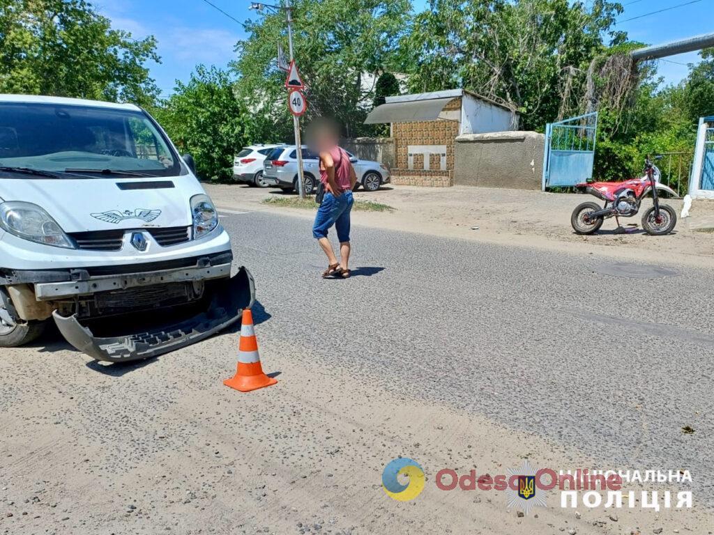 В Белгороде-Днестровском микроавтобус сбил мотоциклиста: у мужчины многочисленные травмы