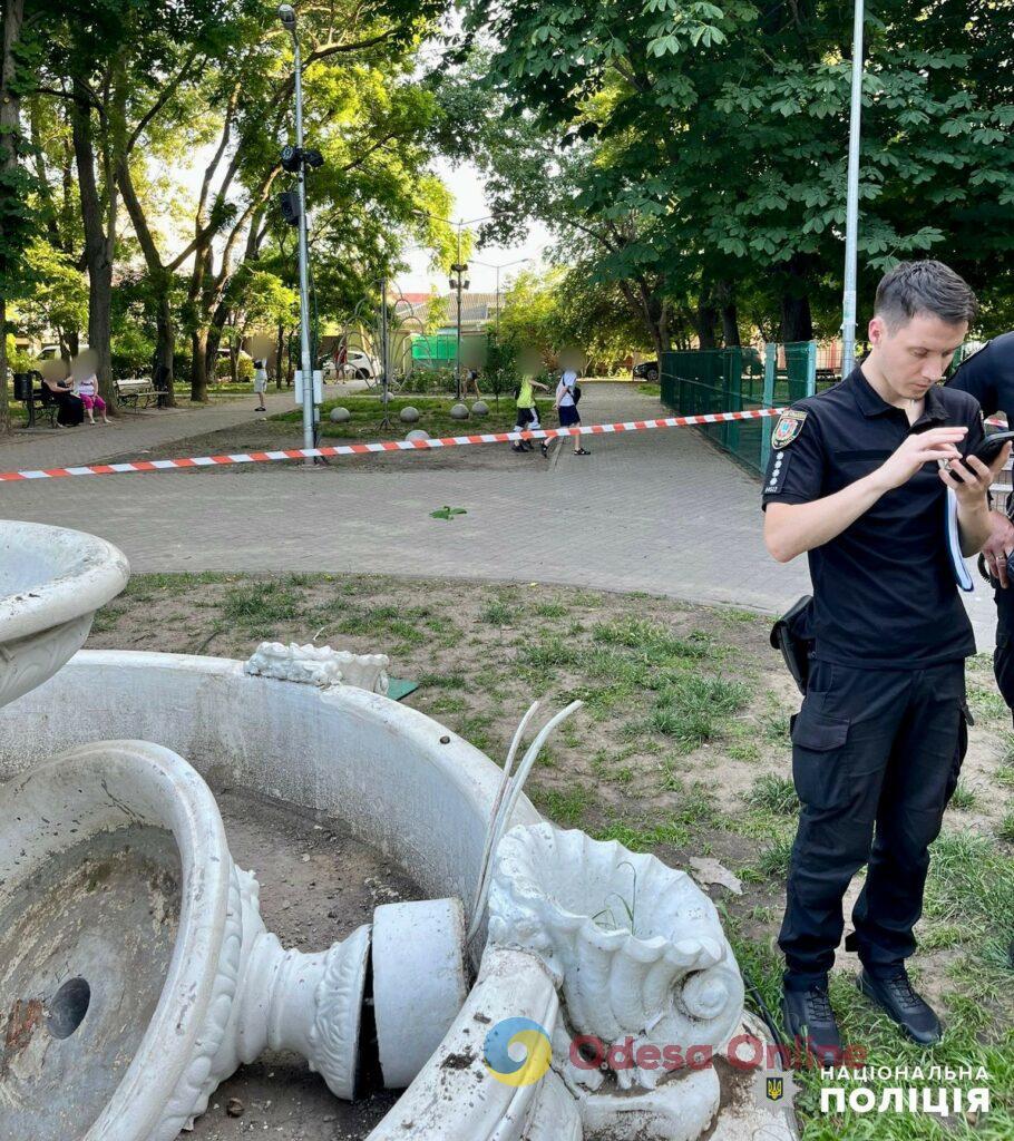 Обрушилась чаша фонтана: в Одессе погиб 13-летний мальчик