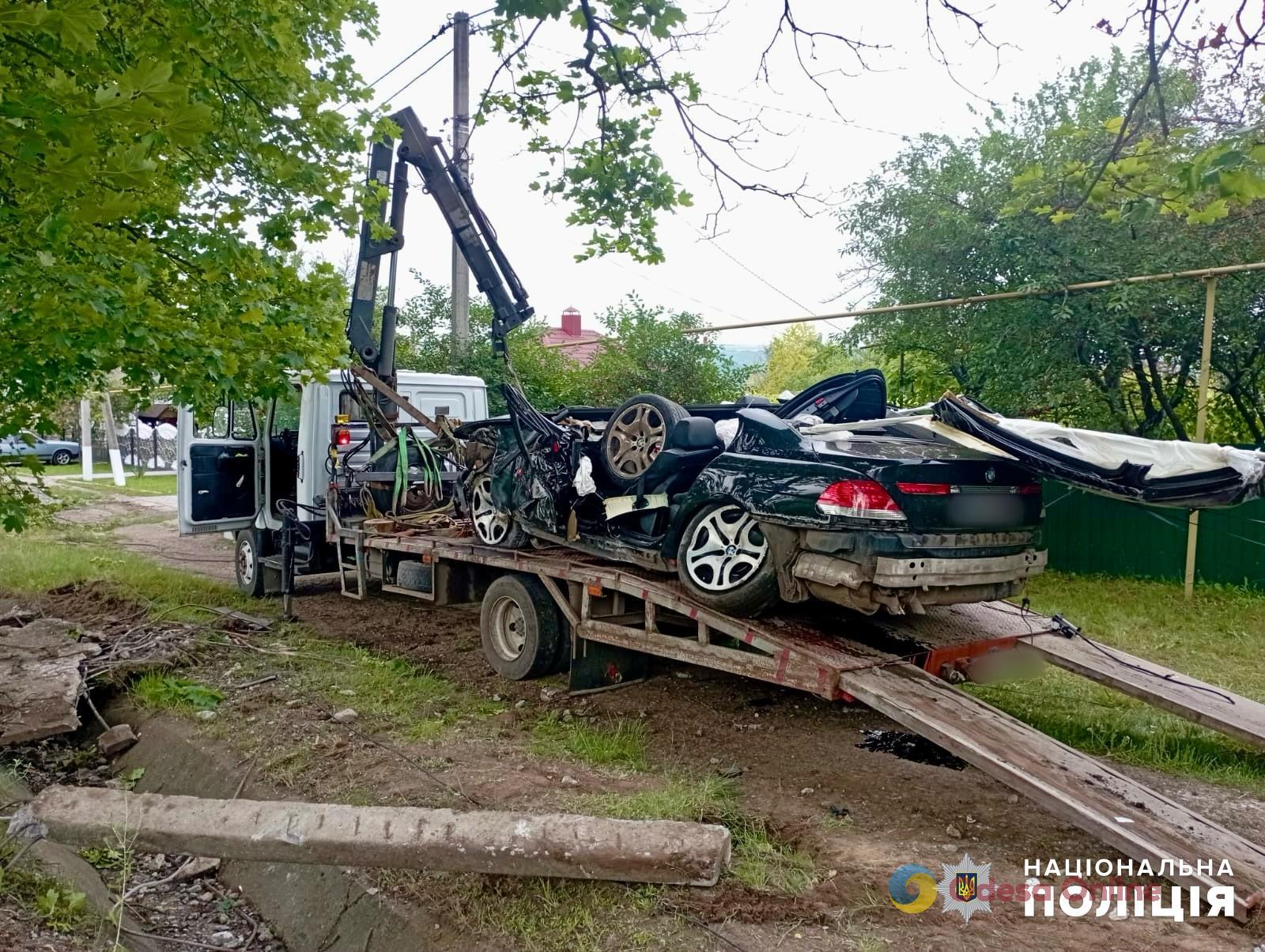 В Одесской области легковушка влетела в электроопору – двое пассажиров погибли, водитель в больнице