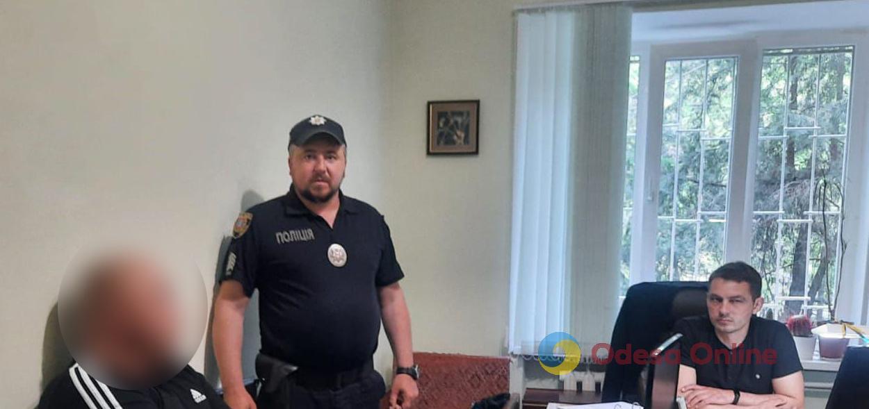 Житель Одесской области пытался зарезать отца, но не знает за что