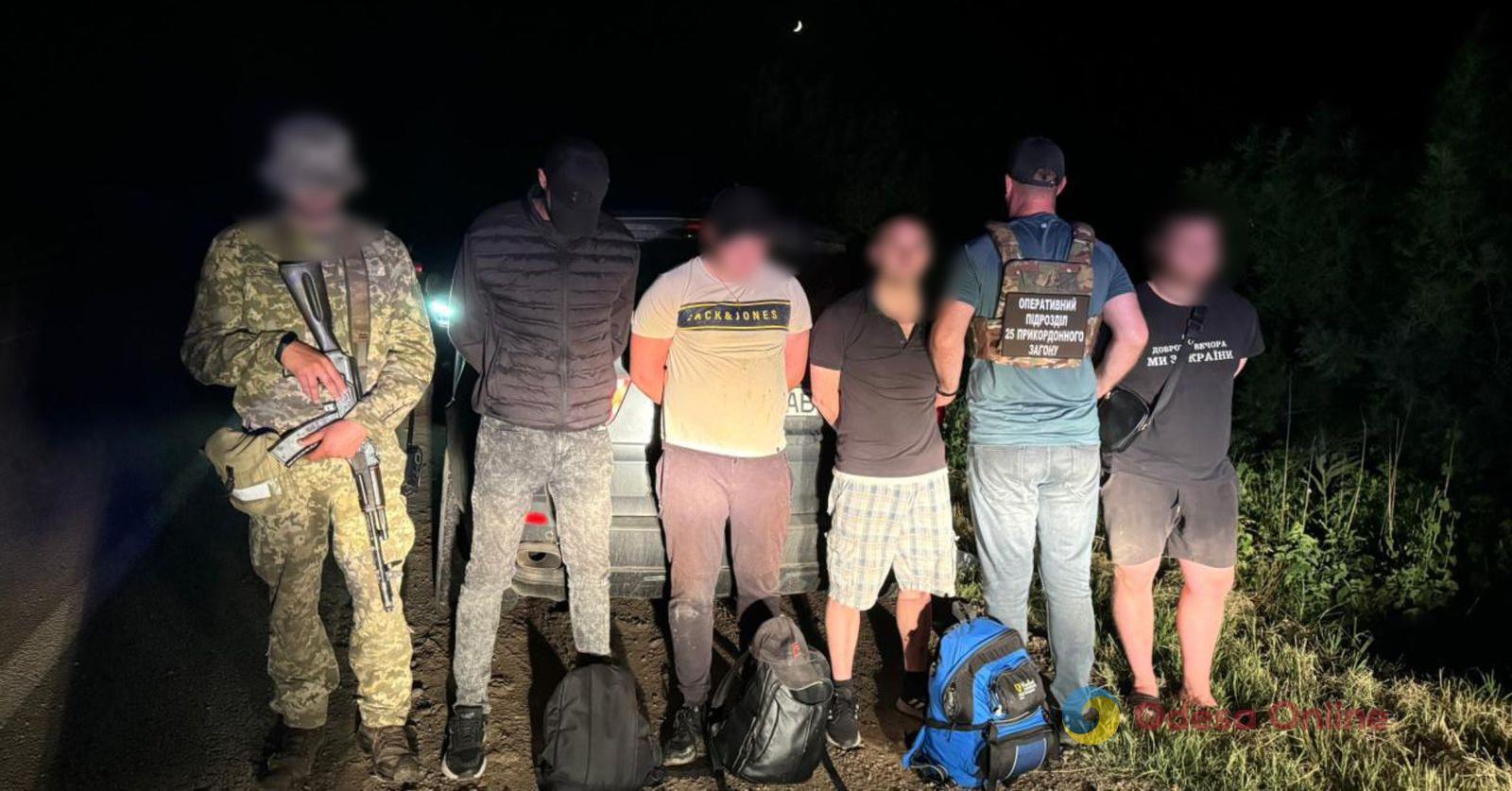 В Одеській області на кордоні затримали перевізника та трьох втікачів з України