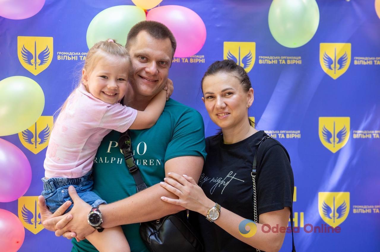Ігри, подарунки та посмішки в укритті: громадська організація «Вільні та вірні» провела в Одесі свято для понад 100 дітей військових