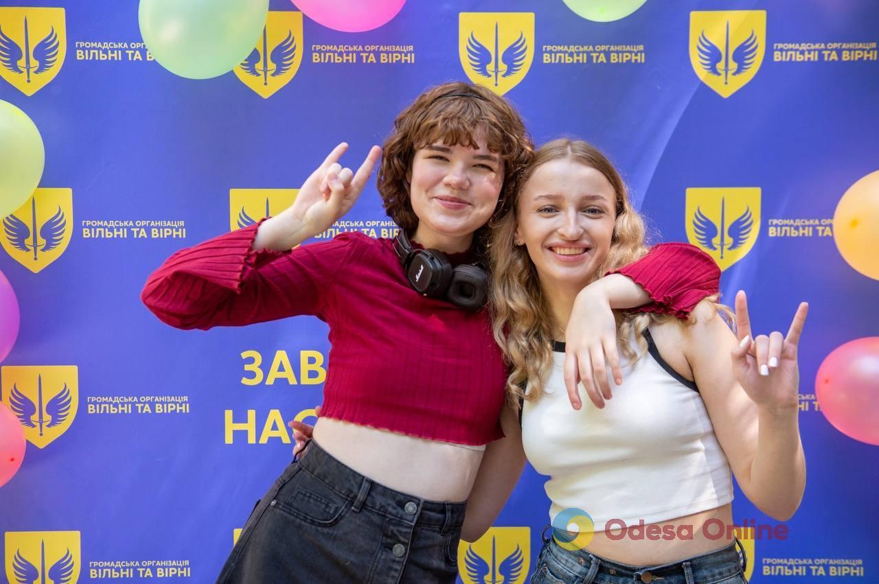 Ігри, подарунки та посмішки в укритті: громадська організація «Вільні та вірні» провела в Одесі свято для понад 100 дітей військових