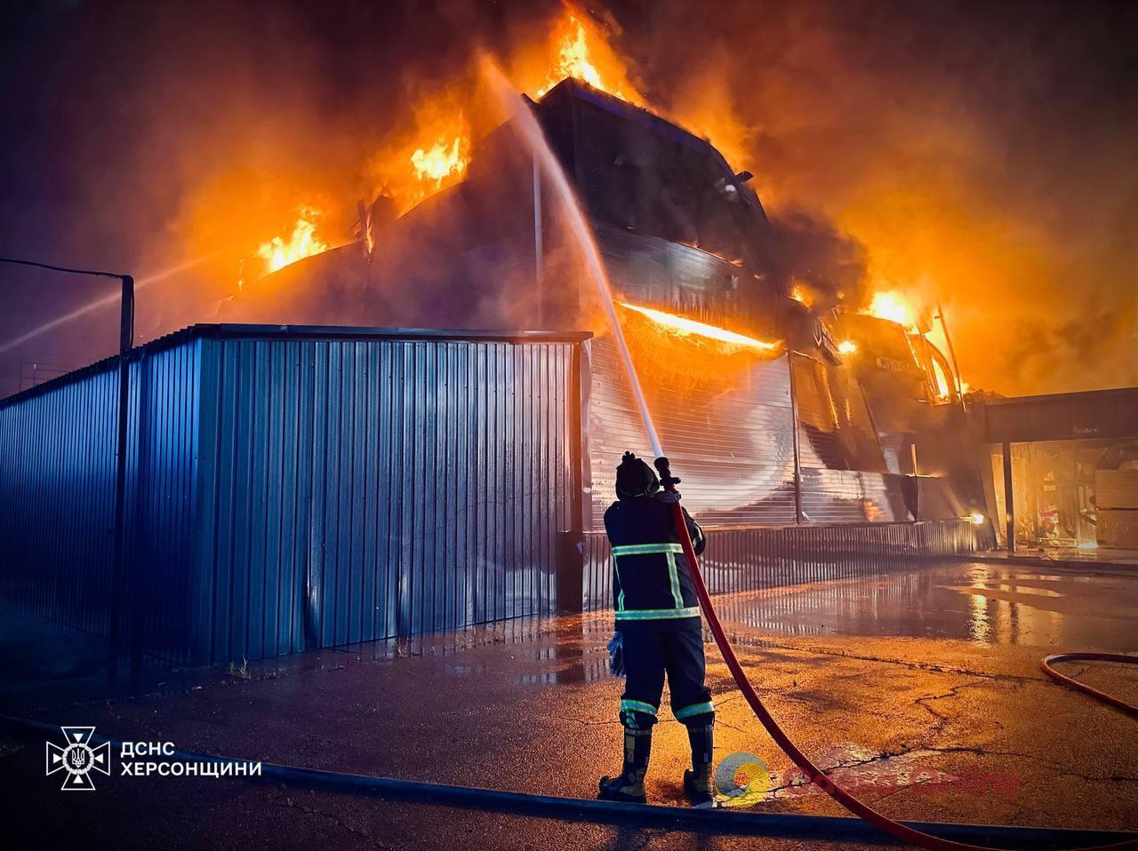 Через російські обстріли у Херсоні одночасно спалахнули п’ять пожеж