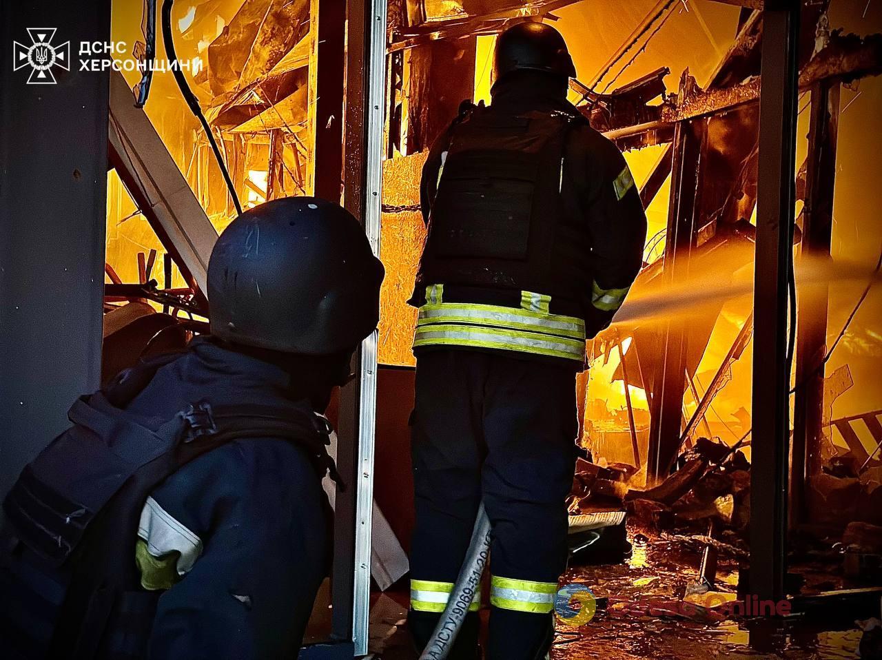 Из-за российских обстрелов в Херсоне одновременно вспыхнули пять пожаров