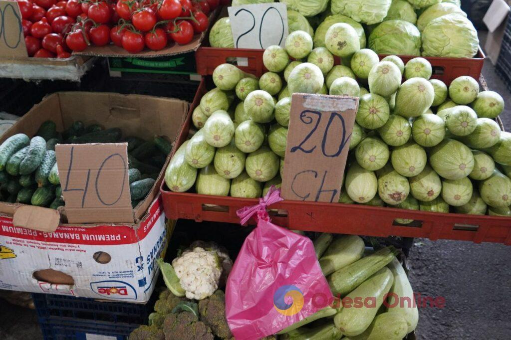 Абрикос, бринза та вишня: суботні ціни на одеському Привозі