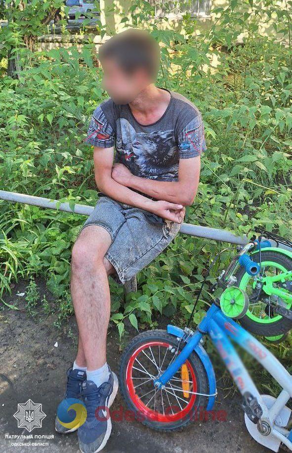 В Одессе задержали вора с тремя детскими велосипедами