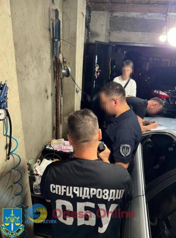 В Одессе заместитель начальника сектора по противодействию домашнему насилию управления полиции требовал с предпринимателя деньги