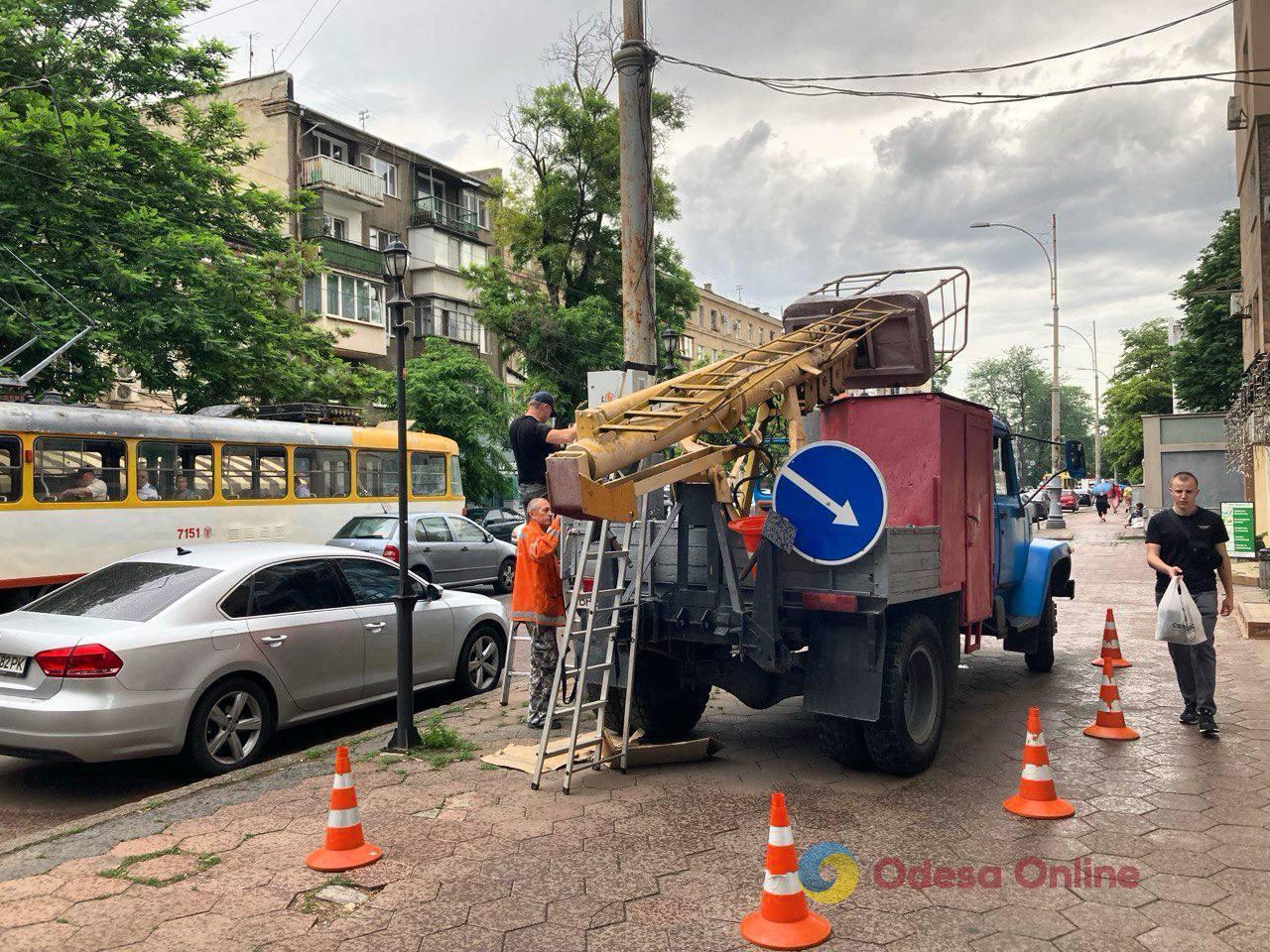Одесса: на все светофоры на Преображенской установили блоки бесперебойного питания
